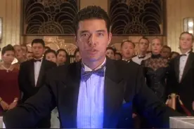 周星驰配角息影30年近况曝光，头发花白但身材健硕，已转行教钓鱼图片