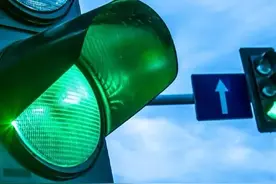 新版红绿灯让老司机无所适从？看完这篇短文保证让你分分钟了解图片