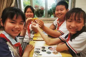 襄阳市晨光小学校园枇杷节拉开帷幕图片