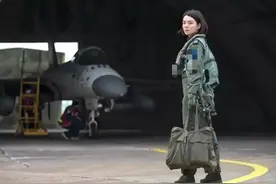 台军女飞行员郭文静：只要长官敢下令，我会毫不犹豫的击落歼20！图片