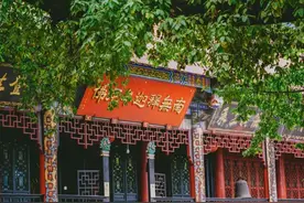 佛门中的“念佛”指念哪尊？与“持咒”有何不同？图片