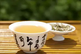 有一种人，讨厌饭局，却常常去参与饭局图片