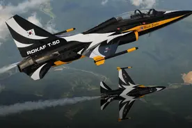 韩国军机打擦边球，经停落台岛，歼10C停靠身旁，解放军气势过人图片