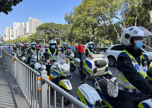 马路不是停车场！汕头交警持续加强停车秩序整治