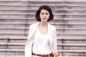复旦美女教授陈果，从受人敬仰到跌落神坛，两字之错能被原谅吗？图片