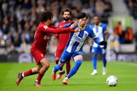 人送绰号三球王！敢跟梅西比过人，他比孙兴慜更耀眼图片