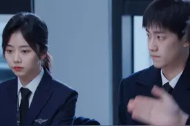 演个女四号反而火了！36岁无人问津，今却成《向风而行》最美女配图片