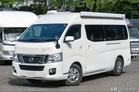 日产NV350大面包房车，7人座椅可变两张大床，后置厨房做饭方便图片
