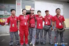 聊起“京东”的由来 刘强东笑得有点尴尬 但他对得起五十万员工兄弟图片