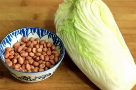 白菜和花生米的新吃法，不炒不炖不腌制，天冷了吃上一口真过瘾图片