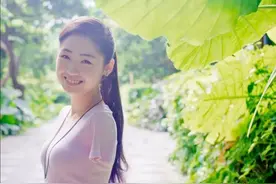 断臂女孩杨佩：不愿拖累父母外出打工，靠十字绣逆袭，告白却被拒图片