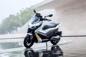 4款续航200公里的电动车，电池可以用10年，适合跨城出行图片