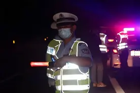 交警为什么越来越少查驾驶证了，有别的方式查吗图片