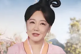 薛佳凝脸部浮肿，疑似整容？满脸憔悴像60多岁，网友直呼没认出来图片