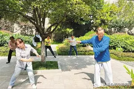 西安年近八旬老人独创养生健身操 十多年如一日免费教大家图片