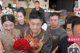 “刘能”儿子大婚，现场众星云集，唯有一个人开心不起来图片