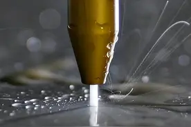 水刀的威力有多恐怖？看似柔软的水，为何能轻松切割钢板？图片