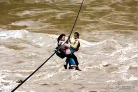 还记得15年前那对为了上学，一起溜索过江的姐妹吗，如今怎样了？图片