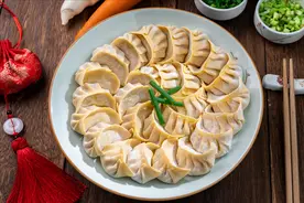 饺子包好后，切忌直接放冰箱，教你一招，不开裂不粘连，新鲜如初图片