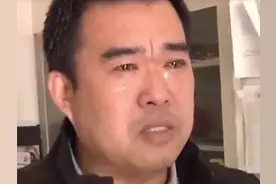 30名学生呕吐腹泻，校长痛哭换不动送餐公司，已取样送新乡化验检测，涉事企业已报警，曾因油烟直排大气被罚图片