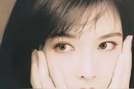 51岁的周慧敏突然上热搜，看到照片我被惊艳到了图片