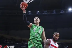 可怕的饭圈！广东外援威姆斯遭辽宁球迷声讨，周鹏无奈一笑图片