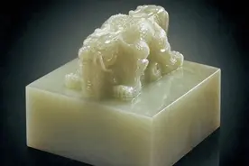 举世闻名的传国玉玺，正面刻的8个字很霸气，历经千年如今何在？图片