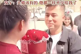 女子二婚带俩儿子嫁初恋，明言他是头婚，看到长相网友不淡定了图片