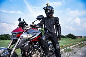 在摩托骑行中骑行服到底有多重要？图片
