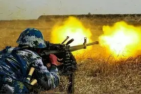 杀伤大利器，国产85式大口径重机枪火力有多猛？轿车可直接被打烂图片