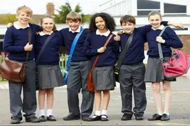 女生校裙内到底要不要穿“安全裤”呢？学校老师建议：十分有必要图片