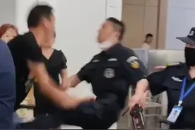 长沙地铁一保安与乘客发生冲突后飞脚猛踹，地铁方：涉事保安已停职，警方在调查图片