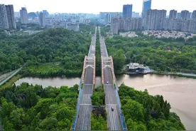观山湖区首家社区植物园启用图片