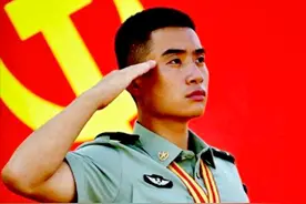 21岁解放军战士120秒勇救4人，荣获一等功，提干并保送军校图片