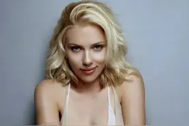 “梯震门”女主角的荡妇往事图片