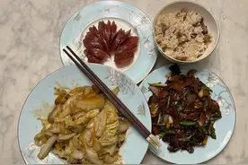 #开始记日记#1842 情人节吃一碗炒饭图片