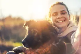 异性关系：女人找你帮这些忙，就是在暗示你：她喜欢你图片