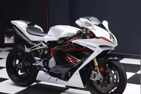 集名牌于一身，摩托车中的劳斯莱斯售价48万，奥古斯塔F4RR图片