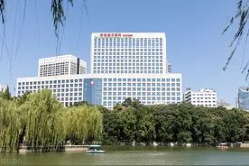 床位近万，安徽省立医院成为全国第二大医院，国内十强不是梦！图片