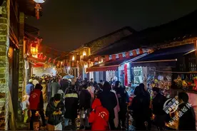 组图 | 点灯祈福迎元宵 赤壁羊楼洞古镇年味浓图片