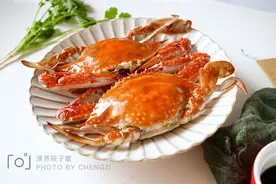 蒸螃蟹时，用冷水还是热水？蒸几分钟？记住4点，螃蟹鲜嫩不掉腿图片