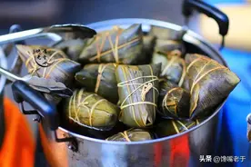 煮粽子时：别就会用清水煮！教你个新法子，粽子香糯，营养不流失图片