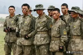 《士兵突击》那么多人，为何只有王宝强陈思诚成了最好的兄弟？图片