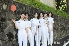 首批“21式”海军女兵退役，青春留下浪花白！图片