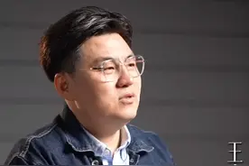 脱口秀演员植入人工心脏重获新生，采用中国自主研发辅助装置系统图片