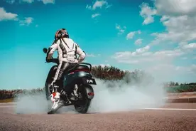 三石车见解：9号E100的上牌指南图片