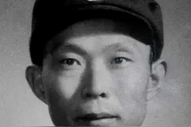 胡炜：三野最年轻的师长，军衔虽然是少将，但后来职务跟大将一样图片