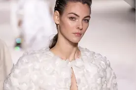 小李子新女友又是25岁超模！颜值身材事业开挂，网友：高攀了！图片