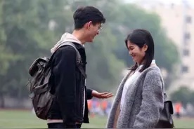 女大学生向男友要礼物被拒，聊天记录曝光，男生三观获网友点赞图片