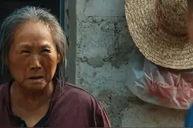 《消失的十一层》看懂红霞身上的咬痕，才知6年前人性的冷漠图片